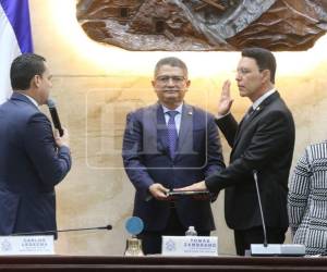 Los abogados Dagoberto Aspra y Francisco Quiroz fueron juramentados ayer por el Poder Legislativo como los nuevos procuradores de la República de Honduras.