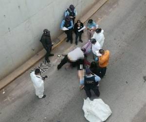 Un miembro de la comunidad LGBTQ+ era la persona hallada muerta envuelta en sábanas en el túnel del retorno ubicado en la colonia El Carrizal de la capital. Aquí más detalles.