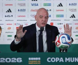 El presidente de la FIFA, Gianni Infantino, habla durante una rueda de prensa este miércoles, en Ciudad de México (México).