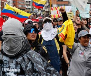 Miles de colombianos salieron a manifestarse en las principales ciudades del país en el primer paro nacional convocado por centrales sindicales y partidos opositores contra el Gobierno del presidente Abelardo de la Espriella.