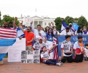 Decenas de miles de hondureños amparados que estaban amparados bajo el TPS ahora corren riesgo de ser aprehendidos por ICE y expulsados de Estados Unidos.