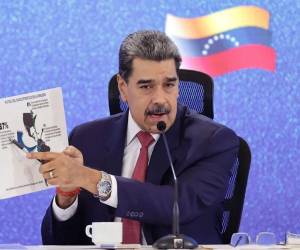Maduro crea nuevo buró político y denuncia terrorismo psicológico de EE UU.