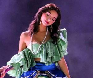 La cantante mexicana Ángela Aguilar retomó la comunicación con sus seguidores mediante un mensaje en su canal de difusión de WhatsApp, donde expuso su percepción sobre el escrutinio público al que ha estado sometida en los últimos meses.