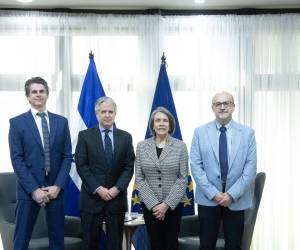 El encuentro sirvió para revisar el estado de las relaciones bilaterales y planear una futura visita del presidente hondureño a instituciones europeas.