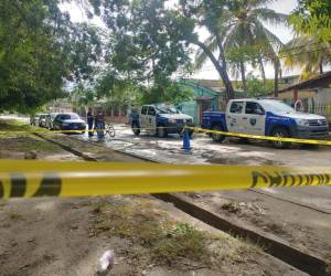 El cadáver del hombre estaba tirado en la acera de la popular colonia.