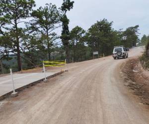 La paralización de la pavimentación afecta a más de 25 mil habitantes que esperan una carretera digna para mejorar la conectividad y el comercio.
