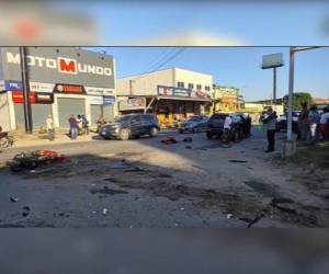 El cuerpo del hombre quedó a unos metros de su motocicleta.