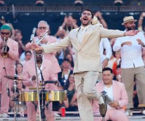 Bad Bunny llegó a Barcelona y la ciudad comenzó a danzar al son del fenómeno musical del año.