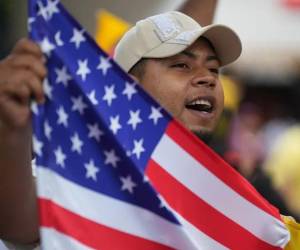 Grupos de defensa de inmigrantes en Nueva York acudieron a una corte federal para pedir la anulación de la nueva regla sobre carga pública.