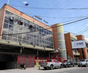 El CNE ya había iniciado la impresión y tiraje de los documentos electorales, entre estos papeletas.