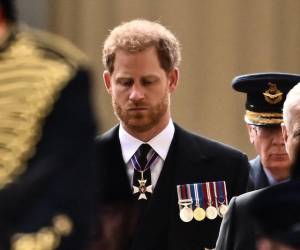 El príncipe Harry utilizará un traje de civil y solo podrá colocar sus medallas.