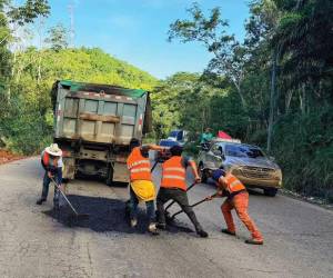 Más de 2,700 kilómetros de la red vial, distribuidos en distintos tramos carreteros, han sido intervenidos al amparo del decreto de emergencia aprobado en febrero de 2026.