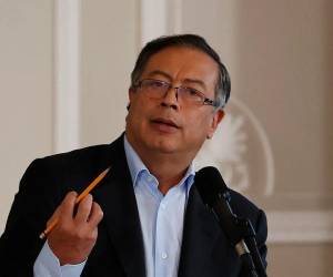 Petro no acepta resultados del conteo electoral que dieron la victoria a De la Espriella.