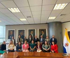 Los 14 miembros de la JN sostuvieron reuniones de trabajo con el rector Francisco Herrera, además de designar como sede oficial las instalaciones de la UNAH.