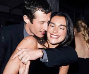 Callum Turner ha ofrecido sus primeras declaraciones públicas tras contraer matrimonio con la cantante Dua Lipa.