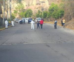 De acuerdo con información preliminar, sujetos desconocidos interceptaron a las víctimas y les dispararon en reiteradas ocasiones hasta provocarles la muerte.