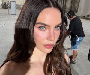 Belinda encabeza la lista Los 50 más bellos 2026 de People en Español, que también premia a Karol G, Zoe Saldaña, Dayanara Torres y Karim López en las categorías de música, actuación, TV y deporte.