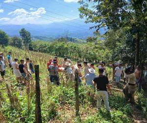 Un fatídico accidente vehicular se registró este domingo 28 de diciembre en la localidad de La Ruda, en el municipio de Las Vegas, Santa Bárbara, dejando alrededor de dos personas fallecidas y unas diez heridas. ¿Quiénes son las víctimas mortales? A continuación los detalles.