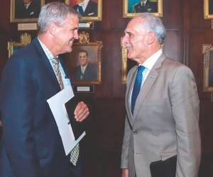 El presidente Nasry Asfura se reunió con Thomas R. Hardy, subdirector y director de Operaciones de la USTDA, para abordar proyectos de inversión en Honduras.