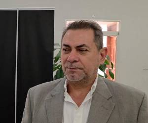 Lara criticó la lentitud, interrupciones y caídas del sistema en la transmisión de resultados por parte del sistema contratado por el CNE.