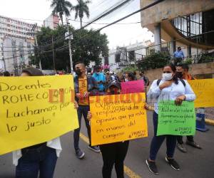 Los miles de maestros siguen a la espera de un régimen especial que les permitirá integrarse al sistema educativo público.