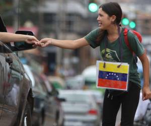 Las calles de la capital están llenas de migrantes que piden para ajustar sus pasajes.