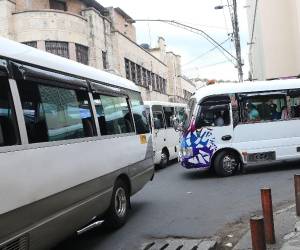 La falta de educación vial es otro de los problemas, por lo que se necesita conciencia para que los conductores no provoquen tráfico vial.