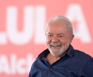 A poco más de cuatro meses de las elecciones presidenciales, Luiz Inácio Lula da Silva, de 76 años, conserva una cómoda -aunque decreciente- ventaja en los sondeos.