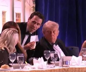 El presidente de EE.UU., Donald Trump, tuvo que ser evacuado de la Cena de la Asociación de Corresponsales de la Casa Blanca.