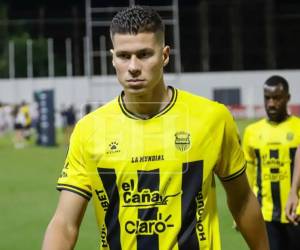 El defensor del Real España Juan Capeluto recordó cuando se formó en su país como futbolista.