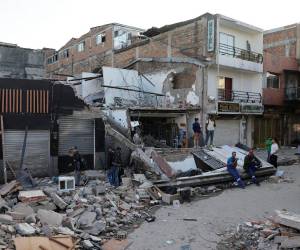 Las primeras luces del día mostraron este martes con mayor claridad las heridas que dejó en Cali el terremoto de magnitud 7,4 que sacudió la víspera la mayor parte de Colombia y causó al menos 169 muertes, 85 de ellas en esta ciudad.