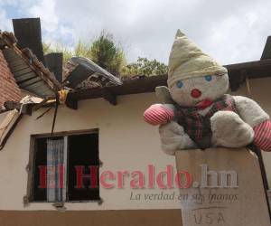 Por la prisa de salir de sus hogares, muchas personas solo sacaron lo necesario, dejando objetos preciados para los niños.