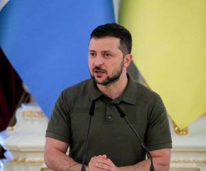 Zelenski informa a la nueva primera ministra de Japón de sus planes para exportar armas.