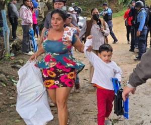 Más de 250 familias quedaron sin vivienda y al menos 120 niños dejaron de recibir clases tras un desalojo forzoso ejecutado por la Policía Nacional (PN) la mañana de este miércoles 21 de enero en la colonia El Palmar, sector de Cofradía, departamento de Cortés.