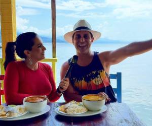 “¿Para dónde viajamos este fin de semana?”, era la pregunta constante de Juan Fernando Lobo y la chef Sandra Díaz previo a cada una de sus grabaciones en algún sitio turístico, espacio en el que ambos combinaban su amor y pasión por la cocina, y que hoy queda sin su integrante principal.