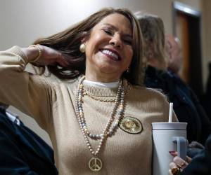 La senadora paraguaya Celeste Amarilla enfrenta una nueva polémica tras sus declaraciones racistas contra el futbolista Kylian Mbappé, que luego de un primr cruce de X continuó echándole leña al fuego al referirse de muchas maneras al futbolista y a la vez exigirle que sea él quien se disculpe. ¿Quién es Celeste Amarilla?