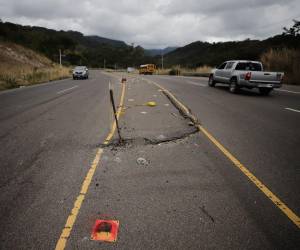 Esta es la falla que se ha formado en el Canal Seco, precisamente en el sector de Piedra Gorda, aproximadamente en el kilómetro 80, yendo de El Amatillo a Comayagua.