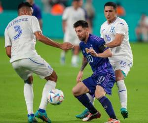La última vez que Argentina se midió ante Honduras lo terminó goleando. Messi anotó doblete.