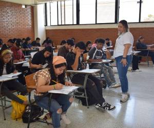 Las autoridades de la Universidad Pedagógica Nacional Francisco Morazán (UPNFM) aplicaron este domingo la prueba de admisión en Tegucigalpa y ocho centros regionales a nivel nacional.