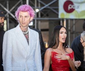 De acuerdo con el entorno cercano, la comunicación entre ellos se limita al bienestar y cuidado de la menor.