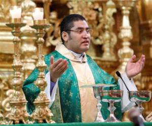 El sacerdote Carlos Rubio aseguró que la celebración de Reyes Magos es una fecha para compartir y dar una mano amiga a los más necesitados.