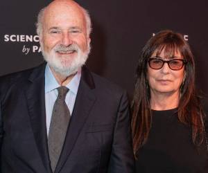 El director estadounidense Rob Reiner y su mujer, la productora Michele Reiner, habrían sido degollados por un familiar en el hogar de la pareja en Los Ángeles, informó este lunes la web TMZ, después de que la revista People señalara al hijo mediano de ambos como presunto responsable del aparente homicidio.