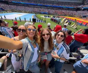 La actriz asistió al partido entre España y Argentina acompañada de amigas, en medio del distanciamiento con la cantante.