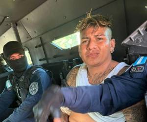 El Juzgado de Letras de lo Penal de San Pedro Sula, dictó la medida de detención judicial en contra de Kleivin Orellana, señalado como el líder de la banda criminal denominada La Kleivona. ¿Qué delitos enfrenta el acusado? A continuación los detalles.