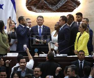 Pablo Emilio Reyes Theodore fue juramentado por el presidente del Congreso.