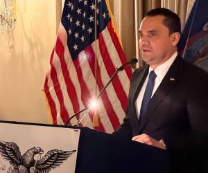 El presidente del Legislativo brindó un discurso tras recibir el reconocimiento.