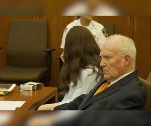 El testimonio de un médico que atendió al menor de las víctimas tras el ataque de su madre hizo que la acusada rompiera en llanto. Aquí los detalles del juicio contra Lindsay Clancy.