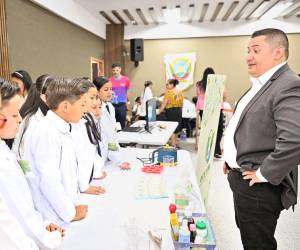 Alumnos de más de 20 centros educativos participaron en la feria y presentaron proyectos innovadores.