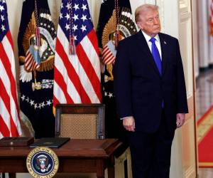 El presidente de Estados Unidos, Donald Trump, medita solicitar datos de nacionalidad a los bancos.