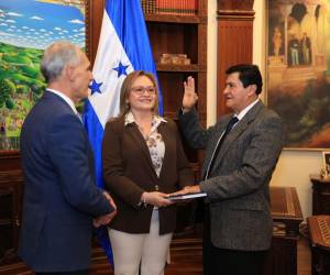 El presidente de la República, Nasry Asfura, juramentó a Ramón Dagoberto Rodríguez como subsecretario de la Secretaría de Recursos Naturales y Ambiente (Serna).